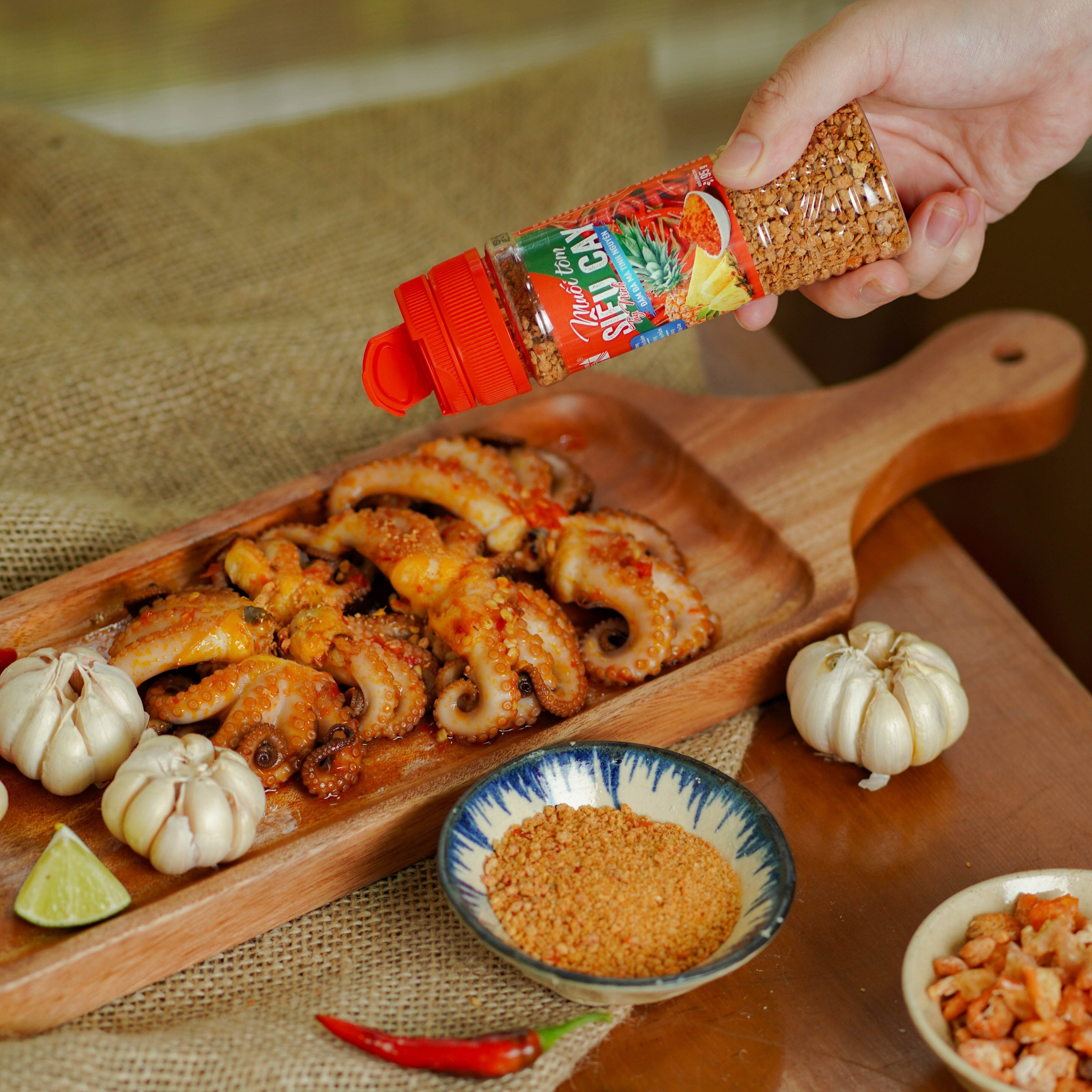 Grilled squid with salt and chili